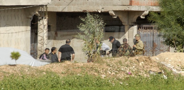 La maison des terroristes à Oued Ellil, encerclée par les forces de sécurité.