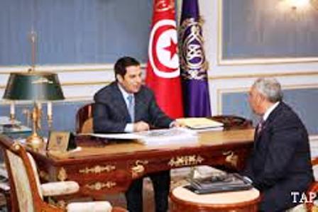 Le 17 septembre 2010, le président Ben Ali recevant Mohamed Mehdi Mlika, alors président de la Commission nationale de la propreté du milieu et de l'esthétique de l'environnement.